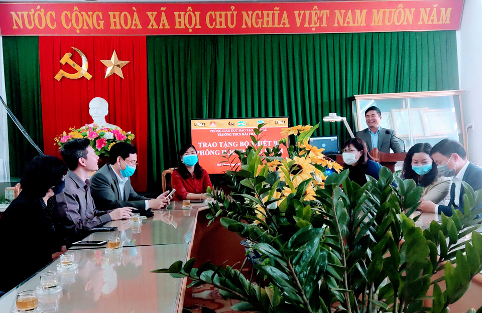 Đồng chí Vũ Thế Mạnh - Chủ tịch UBND xã Hải Thanh phát biểu và cảm ơn đoàn công tác nhân dịp đầu xuân Tân Sửu - 2021.