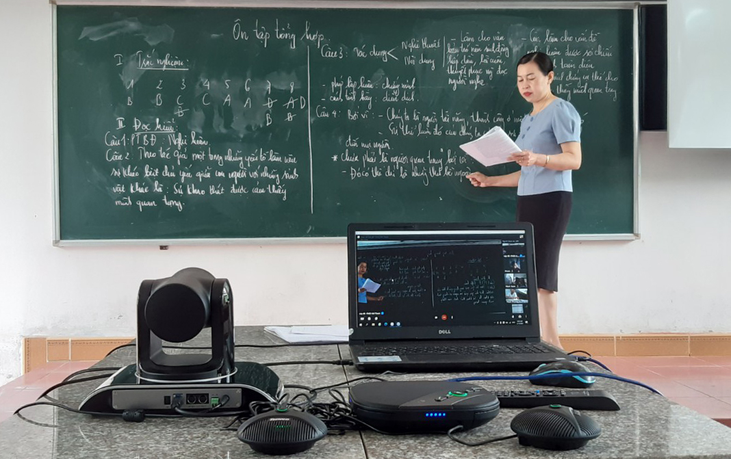 Buổi dạy ôn tập trực tuyến của cô giáo Nguyễn Thị Lan.