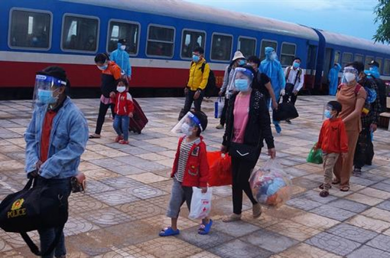 Tiếp nhận, tạo điều kiện học tập cho học sinh di chuyển về cư trú tại địa phương