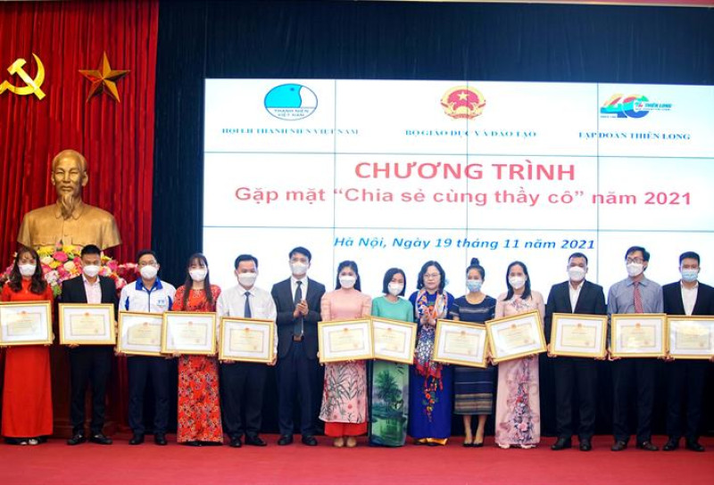 Chương trình “Chia sẻ cùng thầy cô 2021” - Tôn vinh những hy sinh thầm lặng