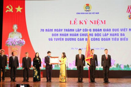 Công đoàn Giáo dục Việt Nam đón nhận Huân chương Độc lập hạng Ba