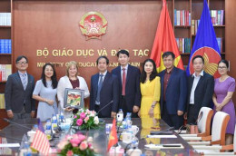 Bộ trưởng Nguyễn Kim Sơn làm việc với Giám đốc quốc gia USAID tại Việt Nam