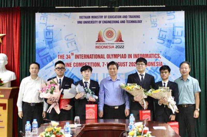 Bộ GDĐT chúc mừng thành tích đội tuyển Olympic Tin học quốc tế năm 2022
