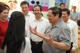 Thủ tướng thăm, động viên học sinh, giáo viên Phú Thọ trước thềm năm học mới