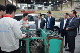 Bộ trưởng Nguyễn Kim Sơn làm việc với Trường ĐH Sư phạm Kỹ thuật Hưng Yên