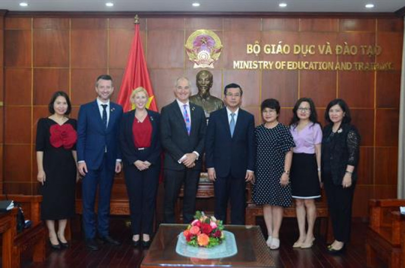 Thứ trưởng Nguyễn Văn Phúc làm việc với Chủ tịch Đại học RMIT