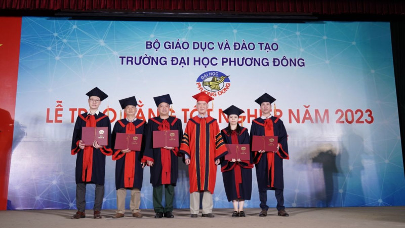Trường Đại học Phương Đông trao bằng tốt nghiệp cho gần 800 sinh viên
