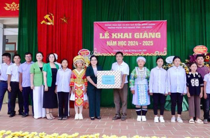 Bộ GDĐT thăm, tặng quà trường học thiệt hại do mưa bão tại Cao Bằng