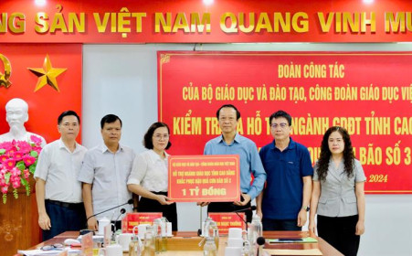 Thứ trưởng Phạm Ngọc Thưởng thăm hỏi, hỗ trợ ngành giáo dục Cao Bằng