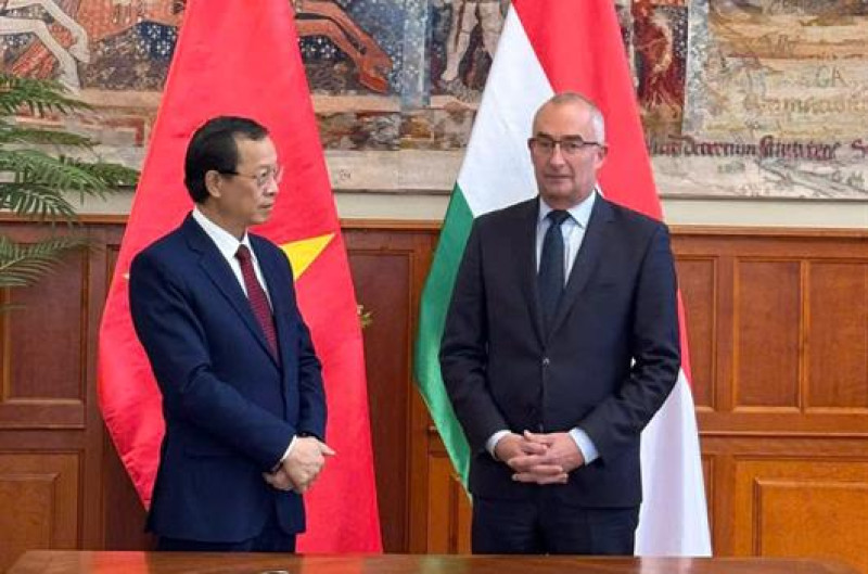 Thúc đẩy hợp tác giáo dục và tăng cường dạy học tiếng Việt tại Hungary