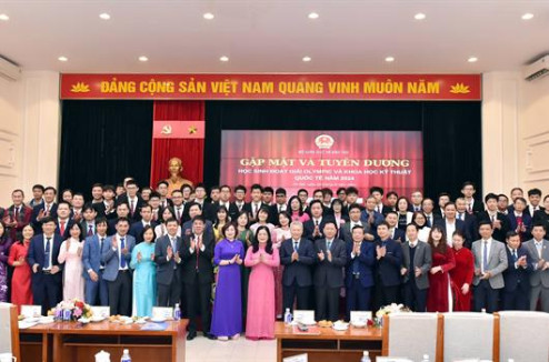 Bộ GDĐT tuyên dương học sinh đoạt giải Olympic và Khoa học kỹ thuật quốc tế 2024