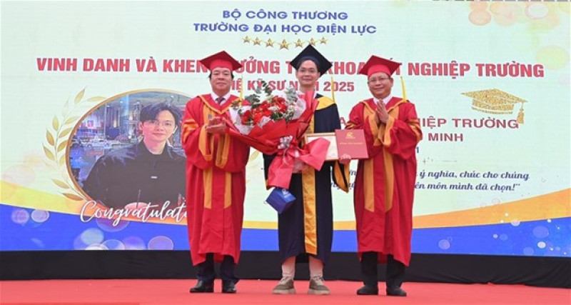 Trường Đại học Điện lực trao bằng tốt nghiệp đợt 1 năm 2025