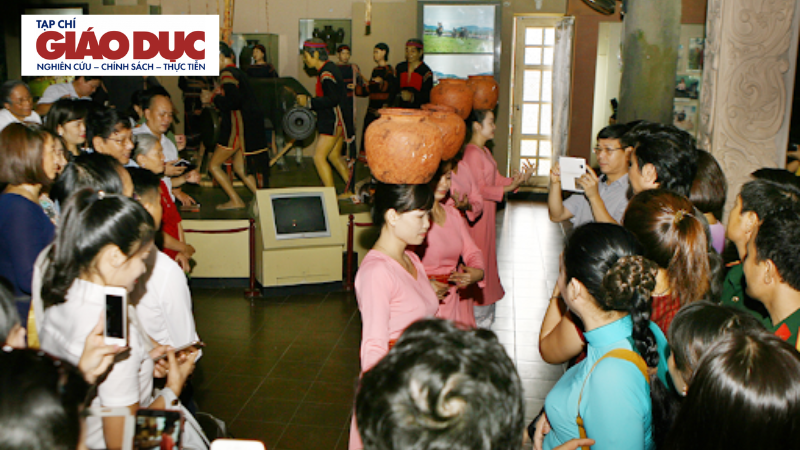 Giáo dục giá trị văn hóa truyền thống trong trường đại học Việt Nam:  Yêu cầu cấp thiết trong thời đại hội nhập