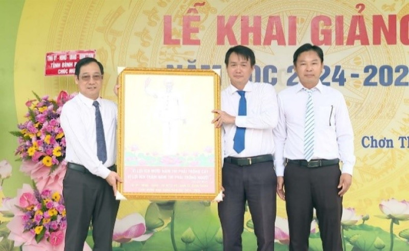 Đẩy mạnh giáo dục toàn diện, đầu tư cơ sở vật chất hiện đại nâng cao chất lượng tại Trường THPT Chơn Thành, Bình Phước