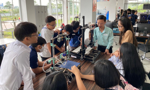 Đẩy mạnh giáo dục STEM để phát triển nguồn nhân lực lĩnh vực công nghệ cao