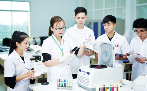 Trường đại học cần là “đầu tàu” dẫn dắt đổi mới, chuyển giao tri thức