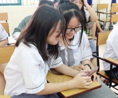 Cấm điện thoại trong trường học: Cân bằng giữa kỷ luật và bối cảnh thời đại công nghệ số