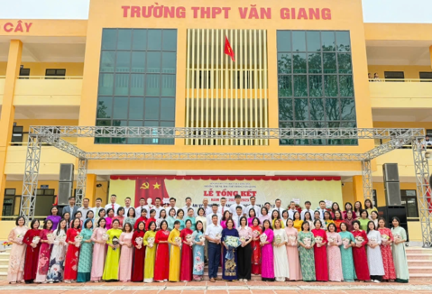 Trường THPT Văn Giang – Hưng Yên: Thành tựu vượt bậc nhờ xây dựng môi trường học tập toàn diện cho các thế hệ học trò