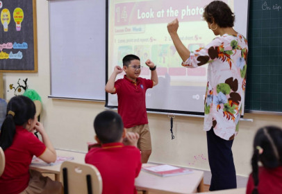 Tiếp tục triển khai đưa tiếng Anh thành ngôn ngữ thứ hai trong trường học