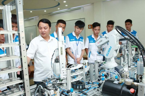 Đẩy mạnh tự chủ - phân luồng - gắn kết với doanh nghiệp để nâng cao chất lượng giáo dục nghề nghiệp