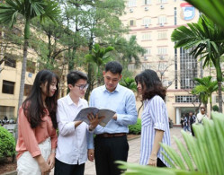 Trả lương dạy thêm giờ với nhà giáo: Phải phù hợp với Luật Lao động