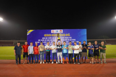 Sôi nổi hoạt động ngoại khóa, giao hữu bóng đá góp sức “Vì đồng bào miền Trung” giữa Trường Đại học Tài chính – Marketing và các đơn vị TP. Hồ Chí Minh