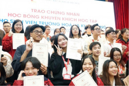 Học phí đại học tăng và câu chuyện cân bằng trong tiếp cận giáo dục bậc cao