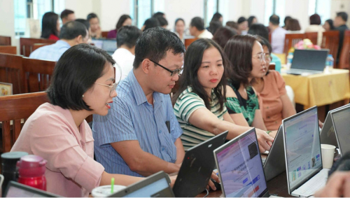 Phát triển năng lực số cho giáo viên phổ thông theo hướng tiếp cận chuẩn quốc tế