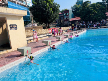 Chính thức ban hành bộ tài liệu đầu tiên Hướng dẫn dạy bơi an toàn cho học sinh