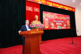 Lãnh đạo Bộ GDĐT chúc Tết cán bộ, công chức, viên chức, người lao động