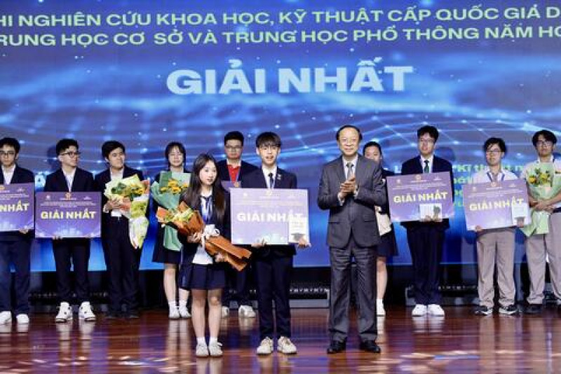 Bế mạc Cuộc thi nghiên cứu KHKT cấp quốc gia dành cho học sinh THCS, THPT
